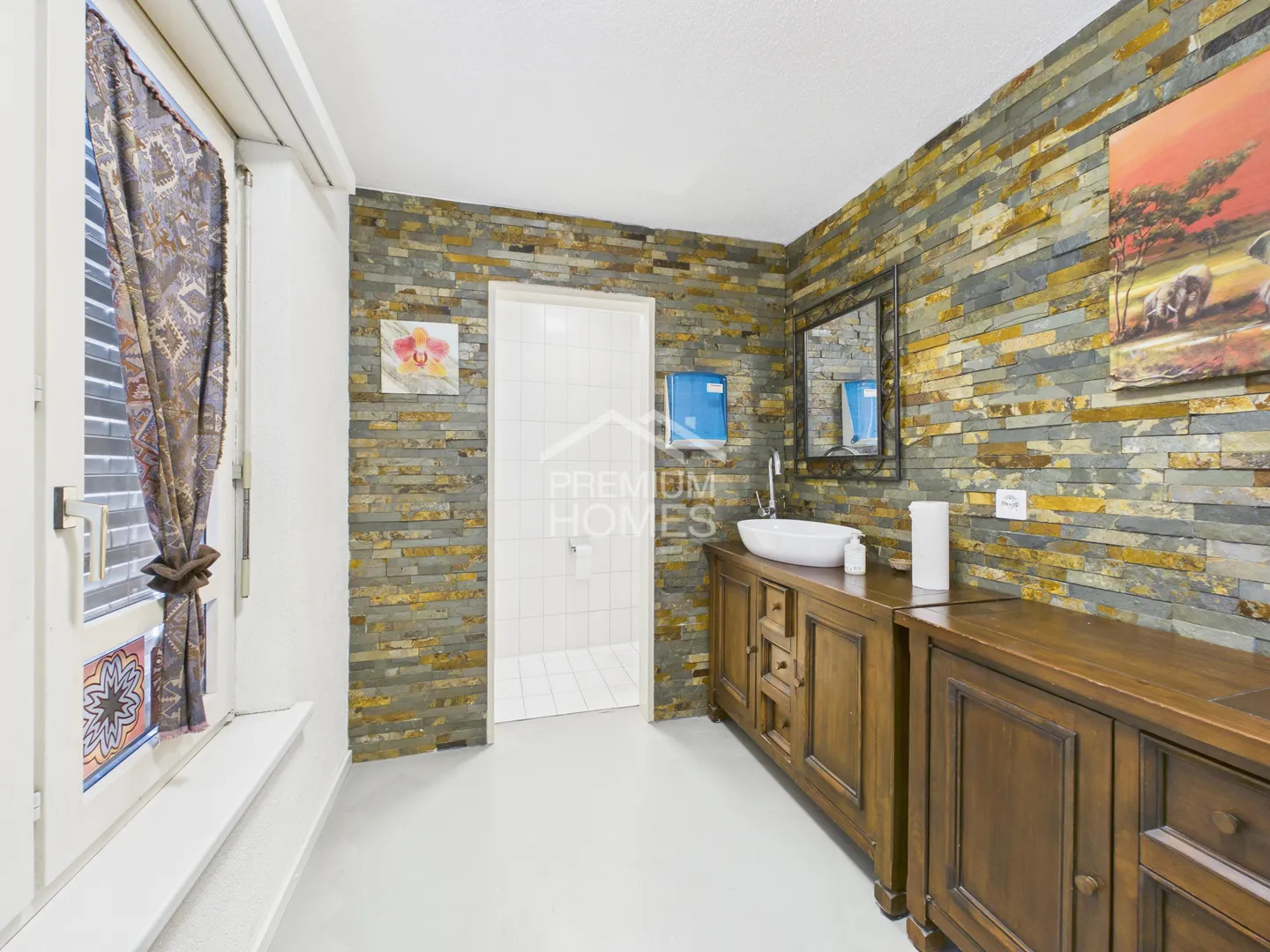 Spazio Commerciale con Potenziale Abitativo - Foto 9 di 10