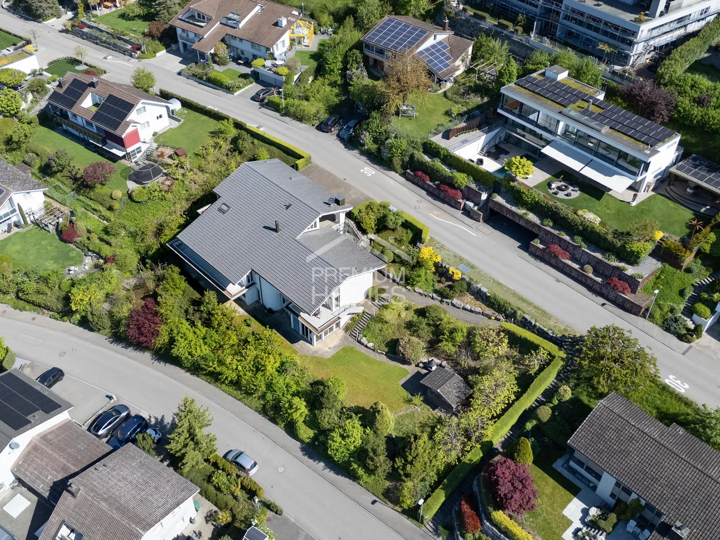 Unique villa with a view of Lake Sempach and the Central Swiss Alps - Photo 2 of 13
