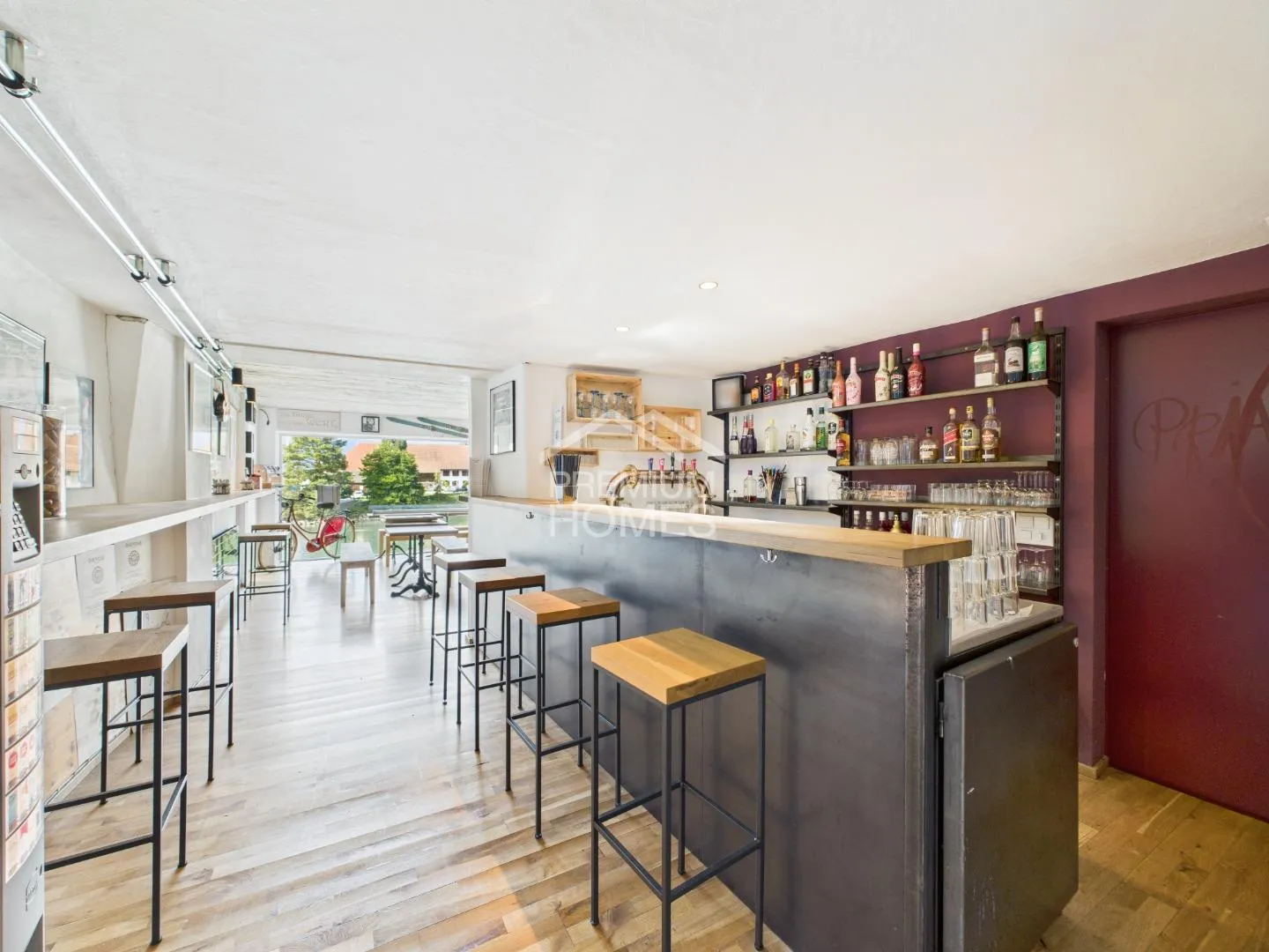 The perfect interplay of living and hospitality - Photo 7 of 11