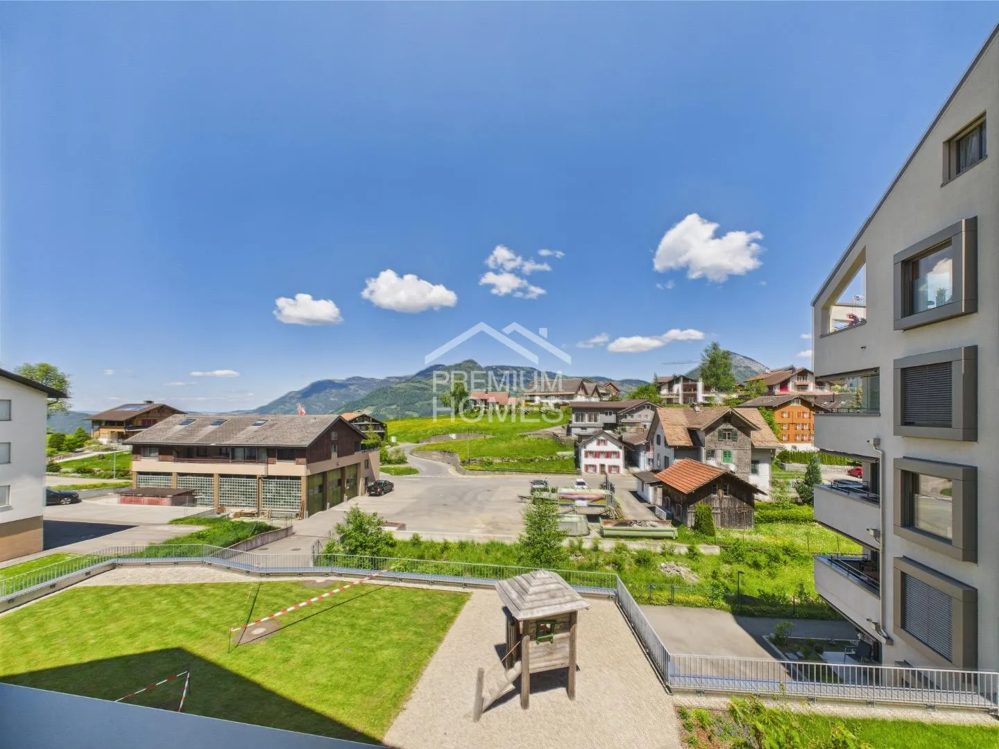 High-End Lifestyle Above the Fog - Photo 5 of 7