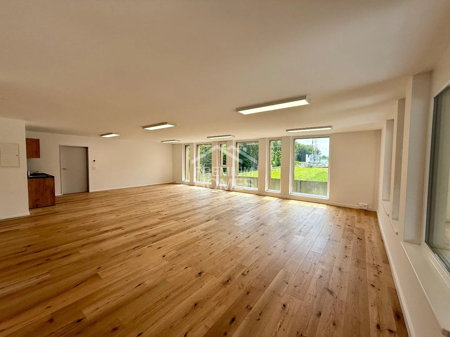 Office unit in a representative building! - Photo 3 of 5