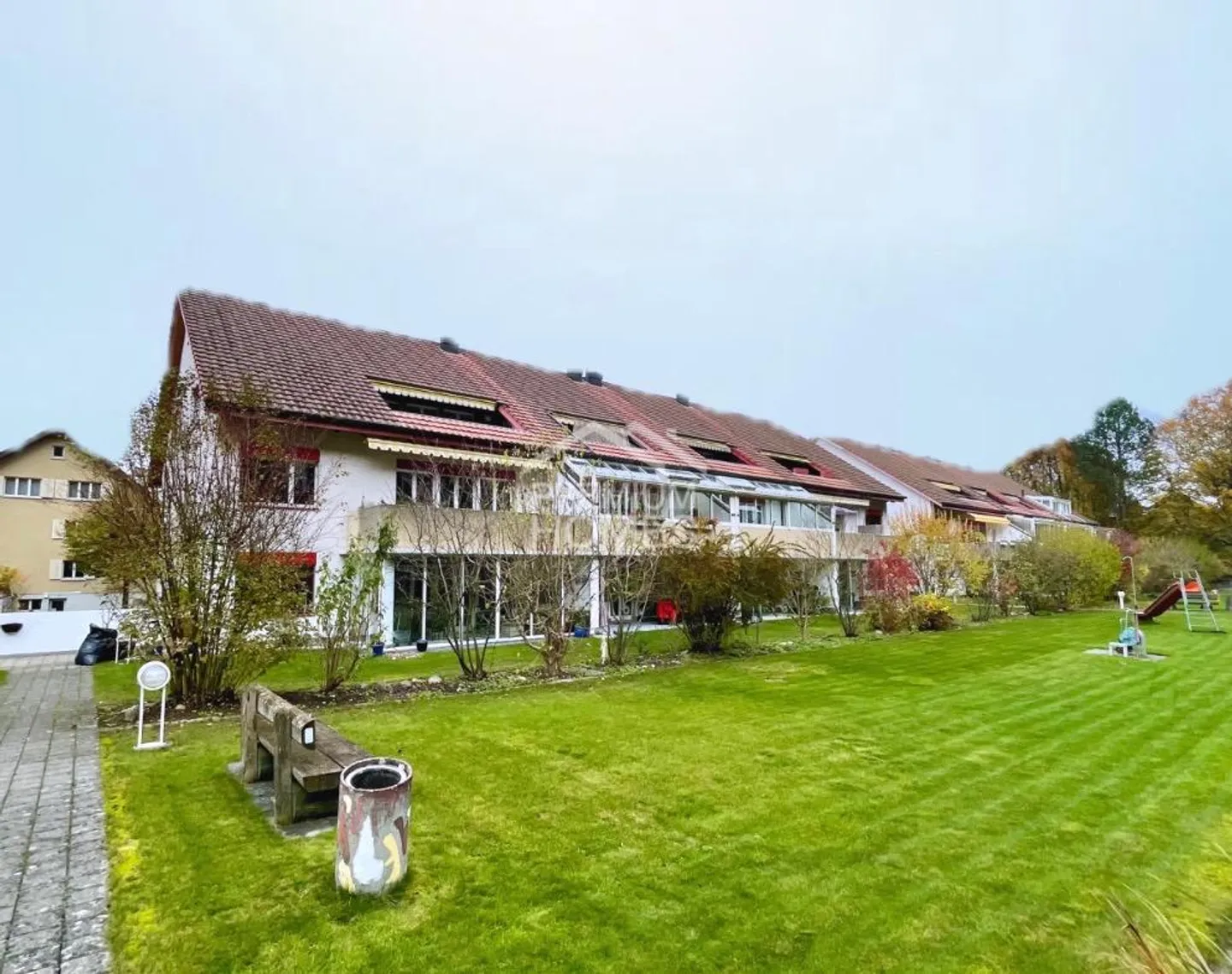  Grosszügige Wohnung mit Hobbyraum  - Foto 1 von 12