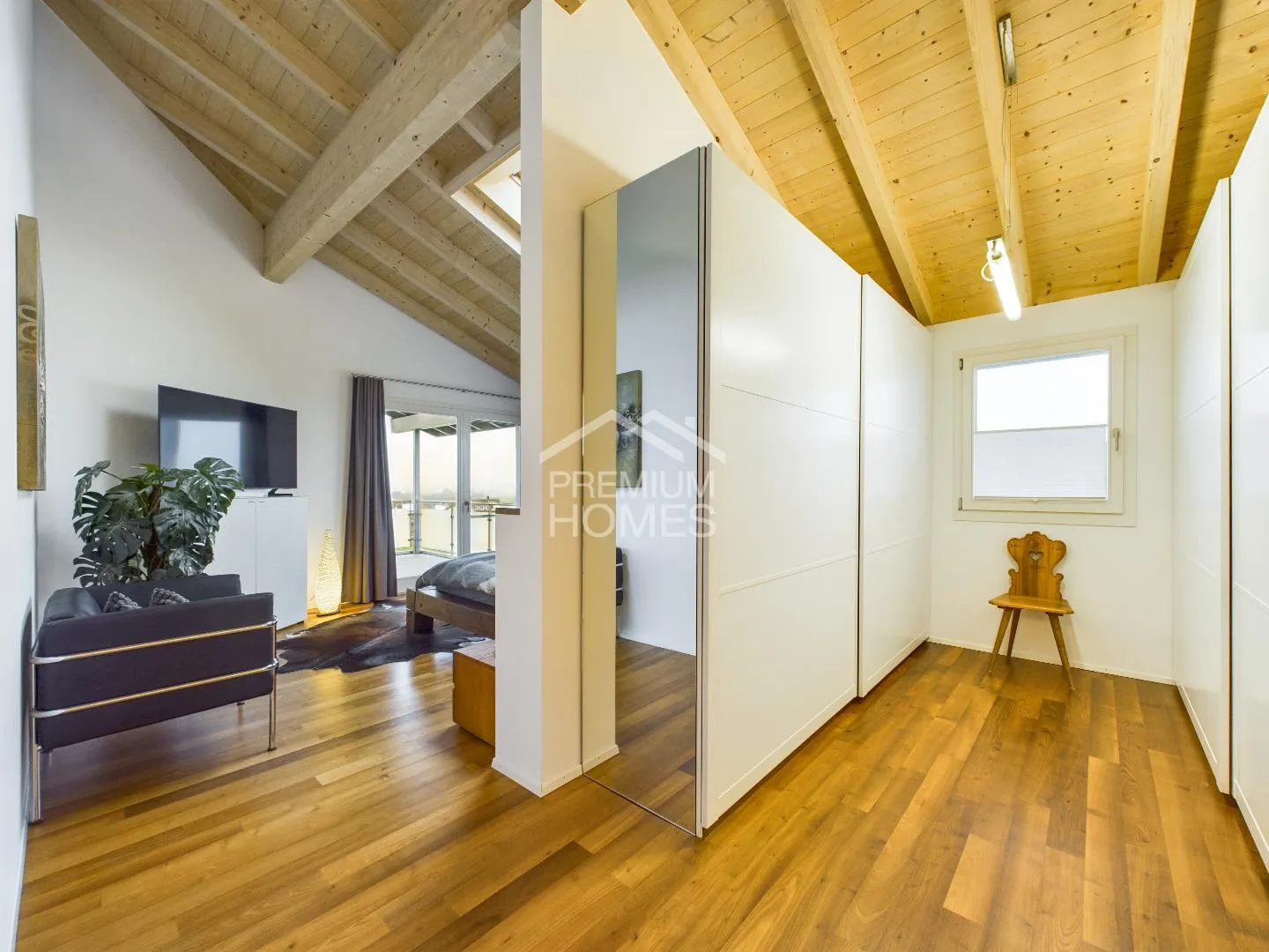 LOVE AT FIRST SIGHT - Photo 7 of 13