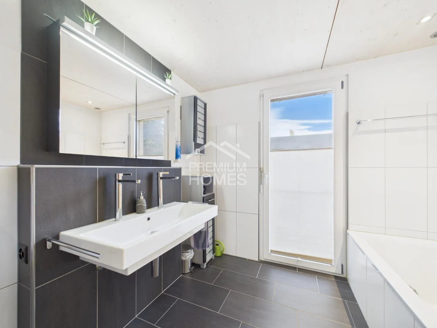 New Family Happiness with Garden and Plenty of Space - Photo 10 of 12