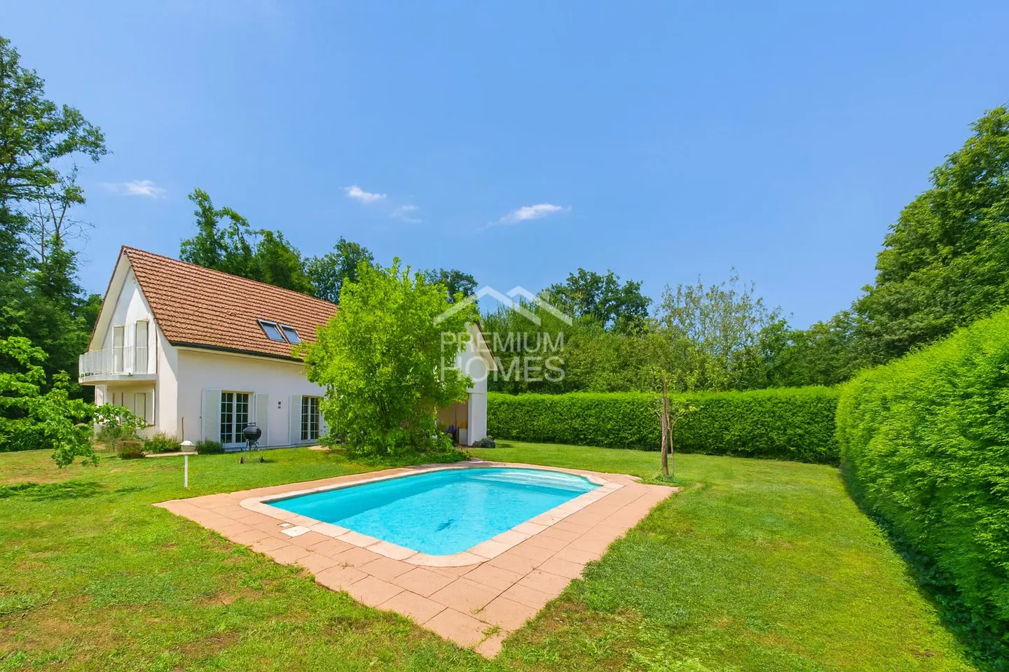 Guaranteed comfort? Exclusive dream house with pool - Photo 2 of 10