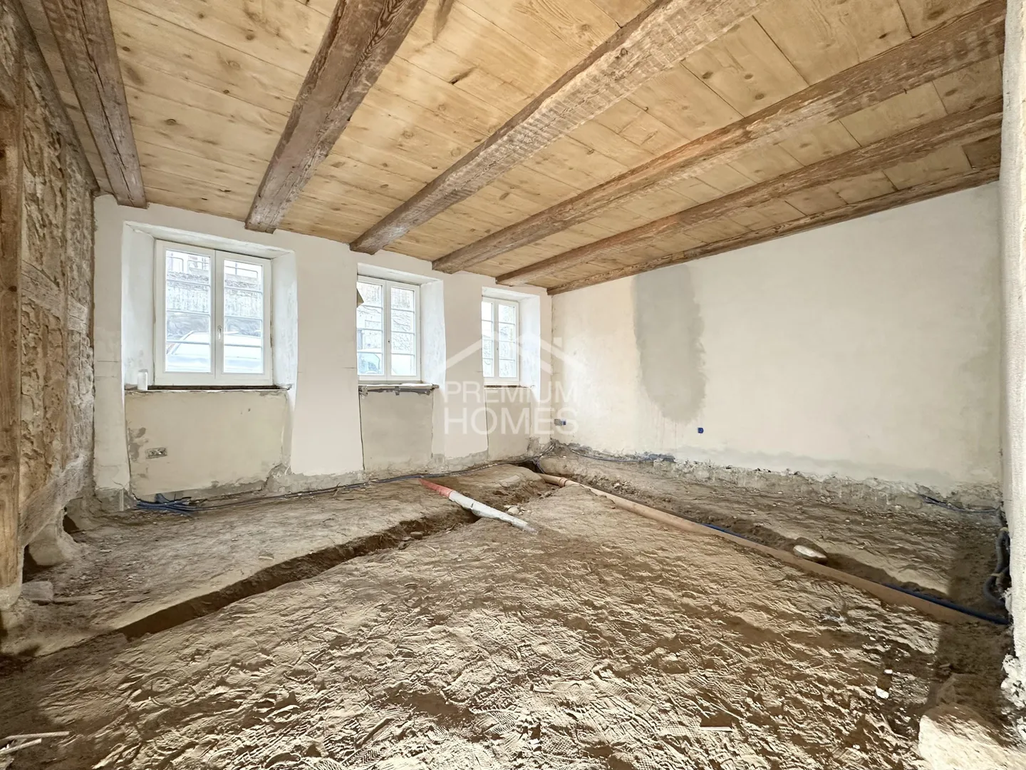 Geschmackvolles Mehrfamilienhaus mit 3 Wohneinheiten - BEWILLIGT! - Foto 2 von 5