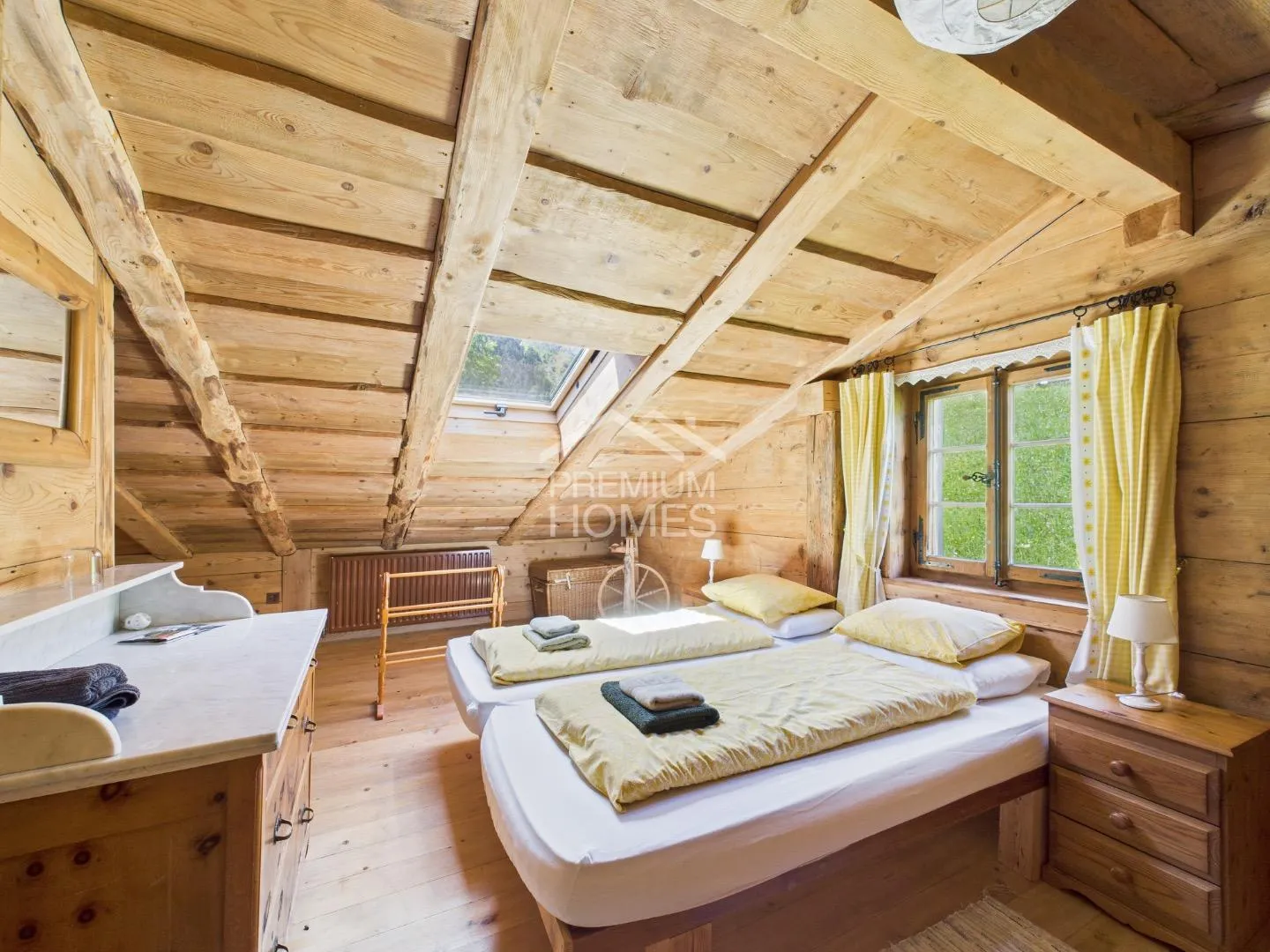 Chalet Retreat with Stunning Views - Photo 13 of 13