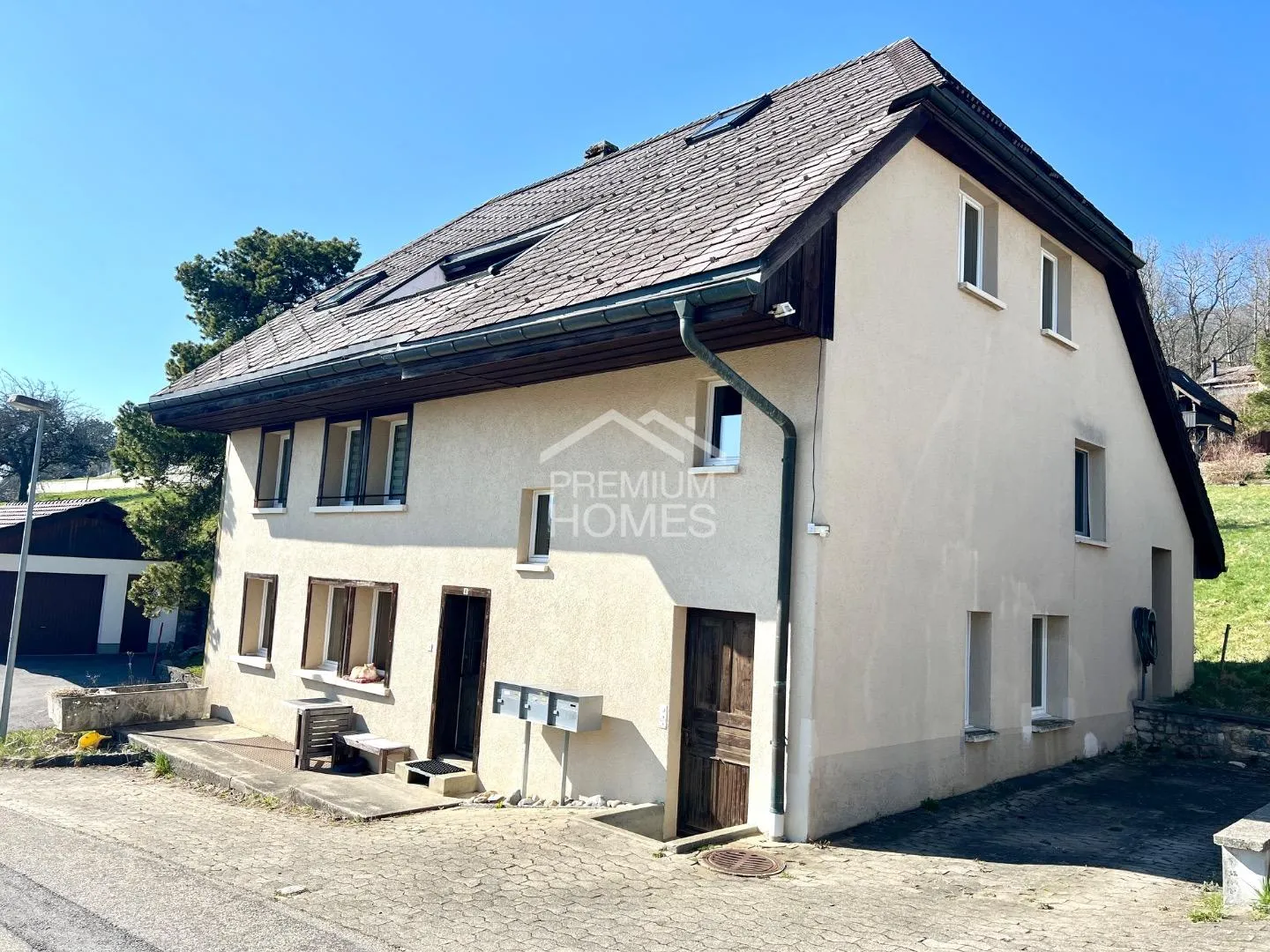 Rarità con vista: Casa plurifamiliare con riserva di terreno e vista montagna - Foto 3 di 13