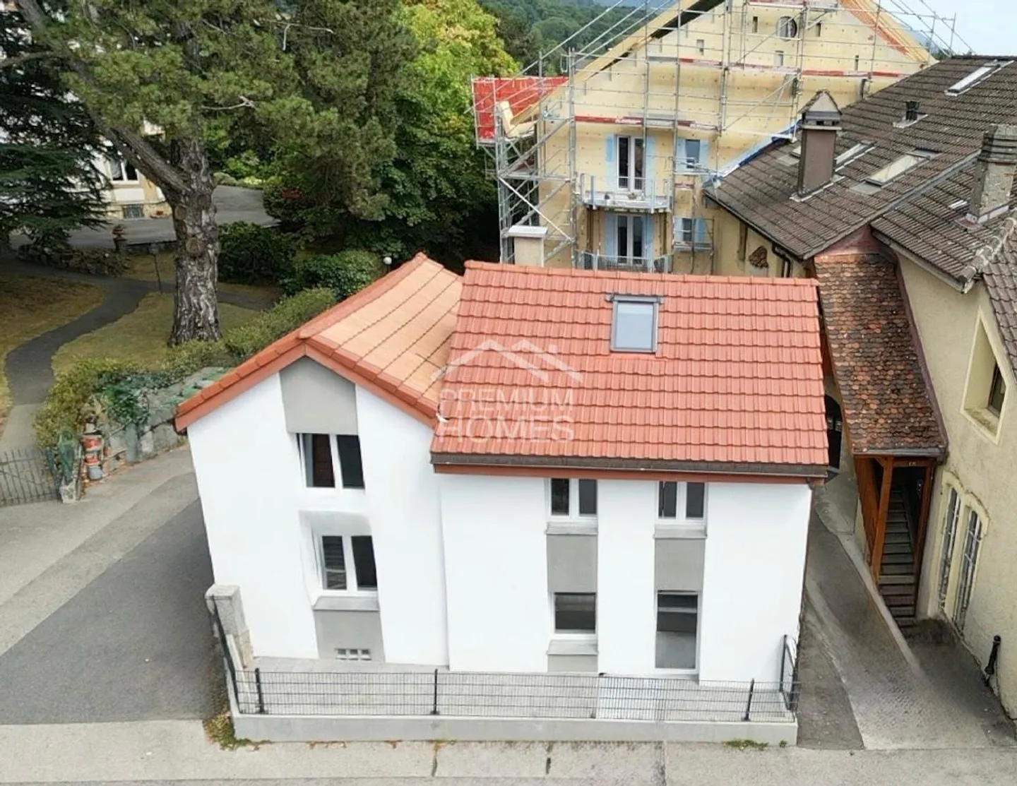 Charme rénové au coeur de Bôle - Foto 1 von 9