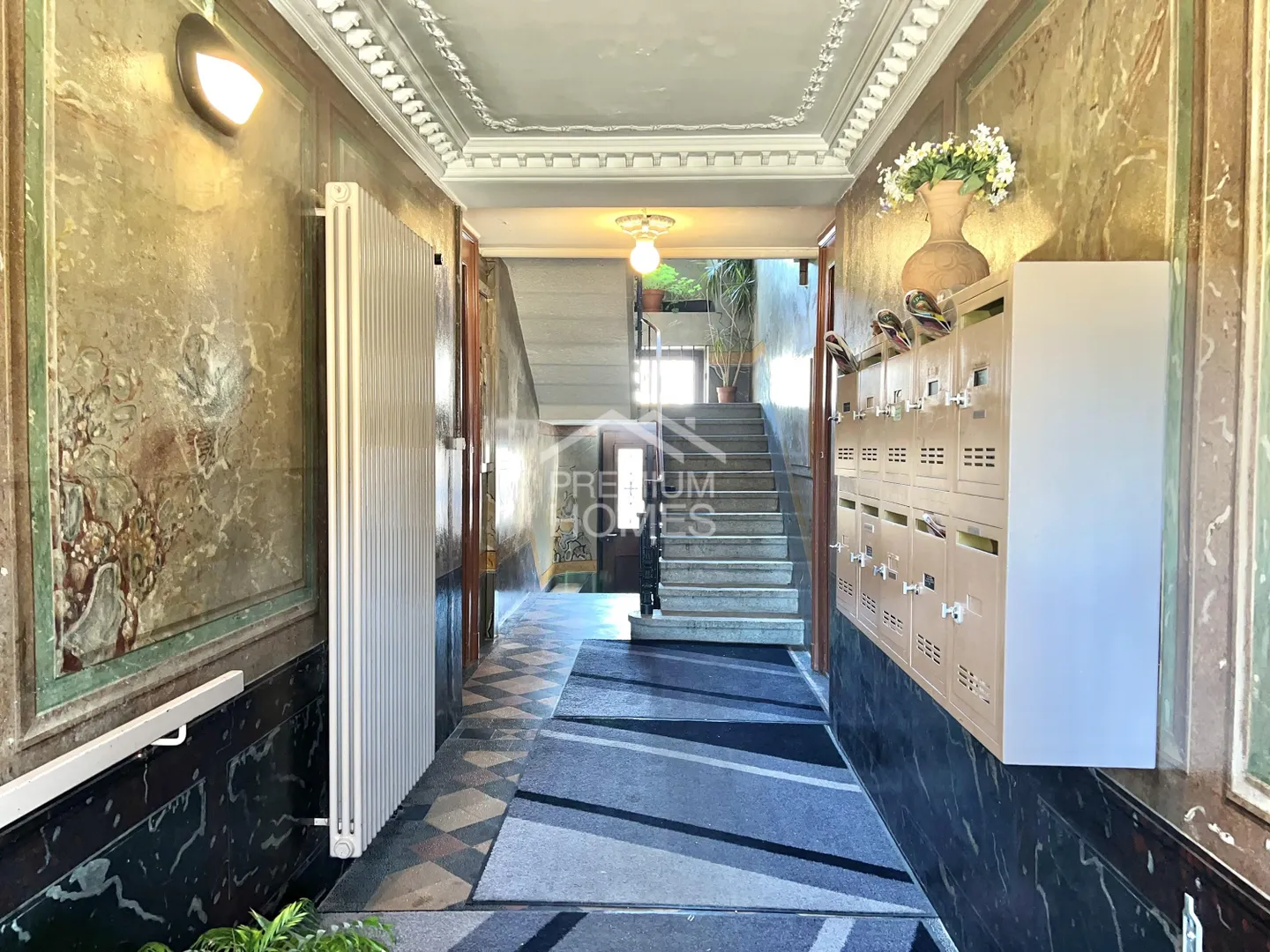 Jewel in the center of La Chaux-de-Fonds with excellent mortgage! - Photo 1 of 6