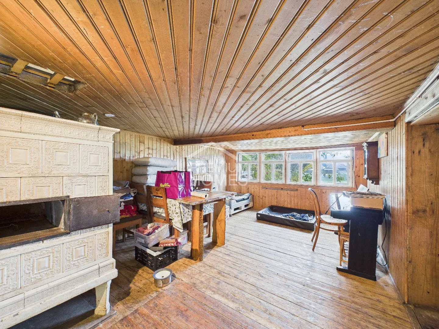 Cozy Living with Plenty of Space and Quiet - Photo 6 of 9