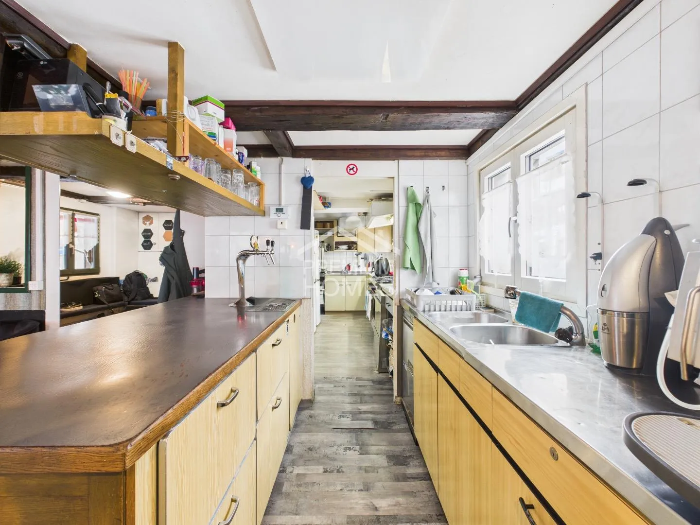 Une maison historique avec un avenir - Photo 3 sur 8