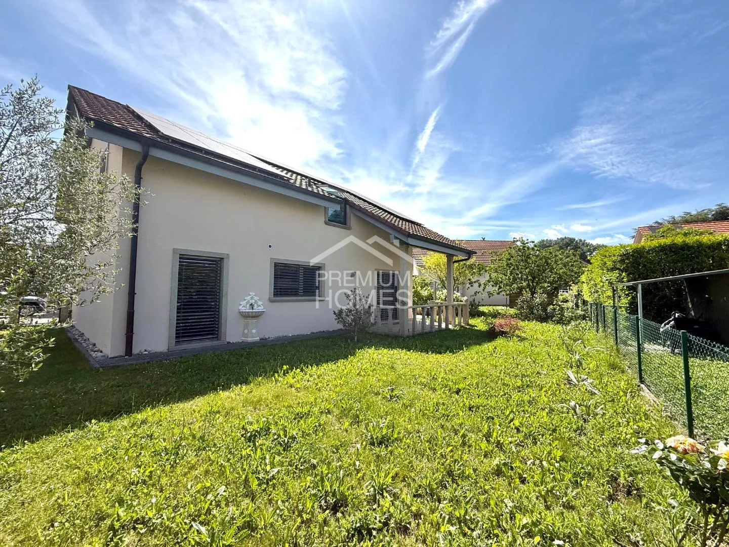 Domicile de rêve avec jacuzzi, système solaire et beaucoup d'espace à Thielle - Photo 8 sur 9