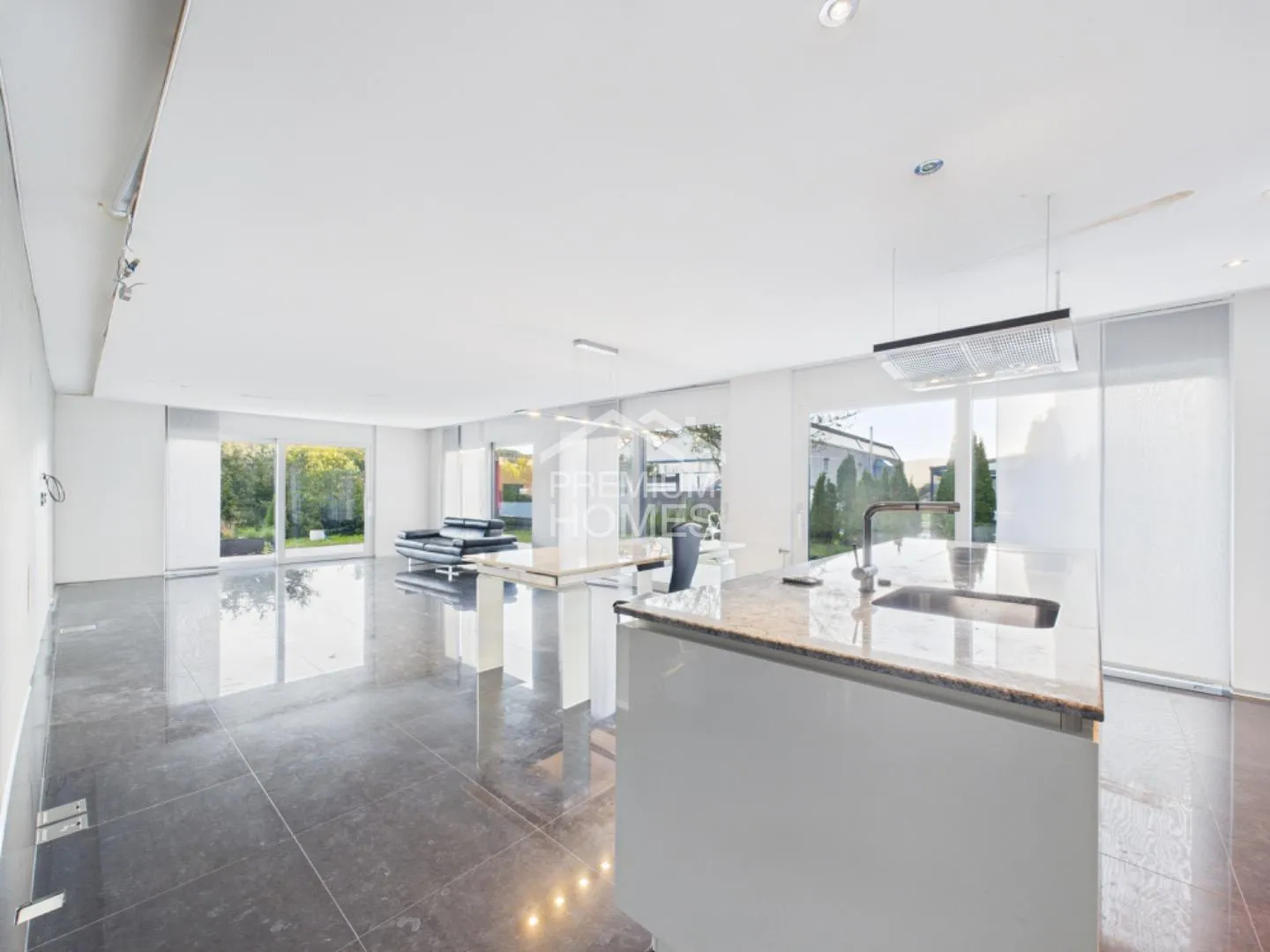 Living oasis for families with plenty of space & comfort - Photo 2 of 12