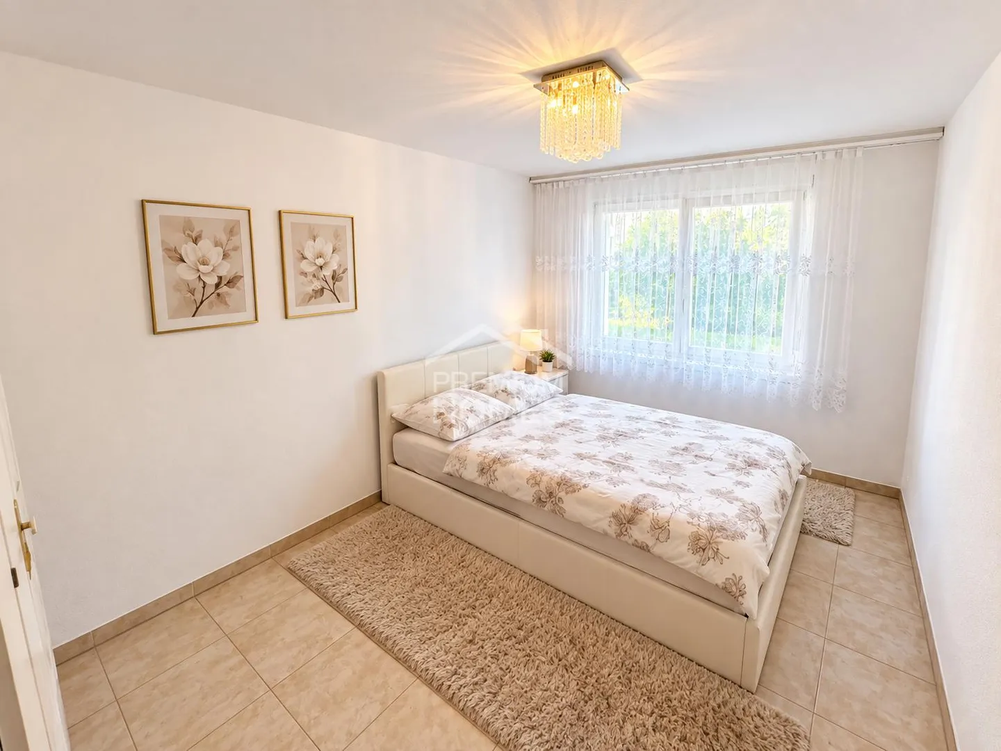 Quiet living with plenty of space and light - Photo 6 of 9
