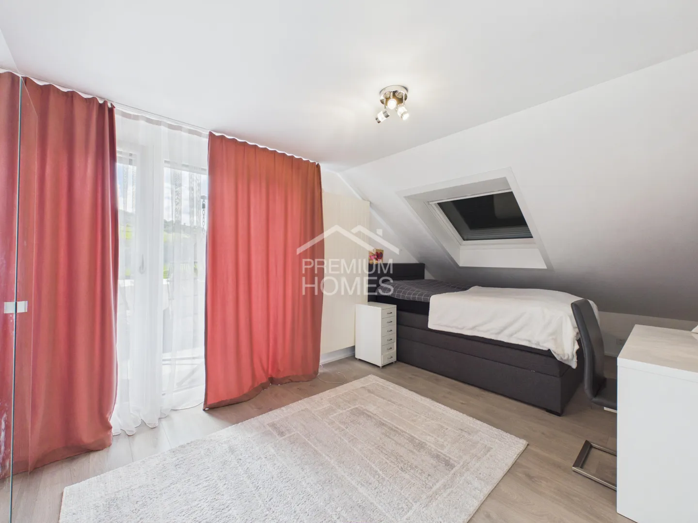 Geräumiges Familienhaus in der Natur - Foto 8 von 11