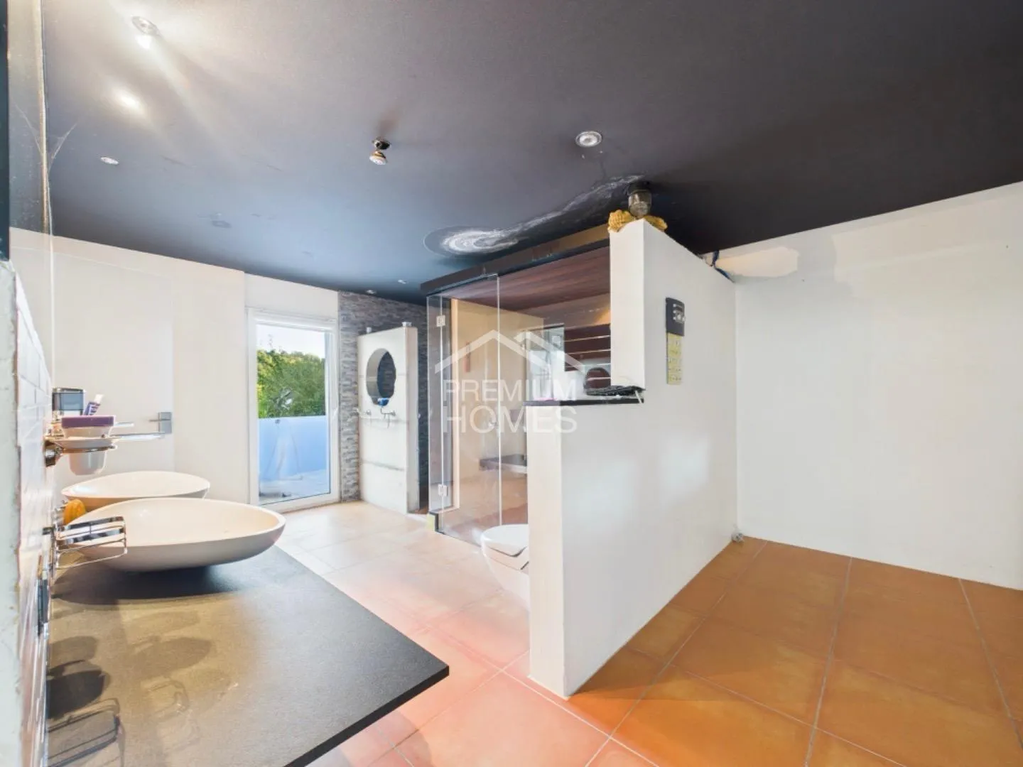 Living oasis for families with plenty of space & comfort - Photo 5 of 12