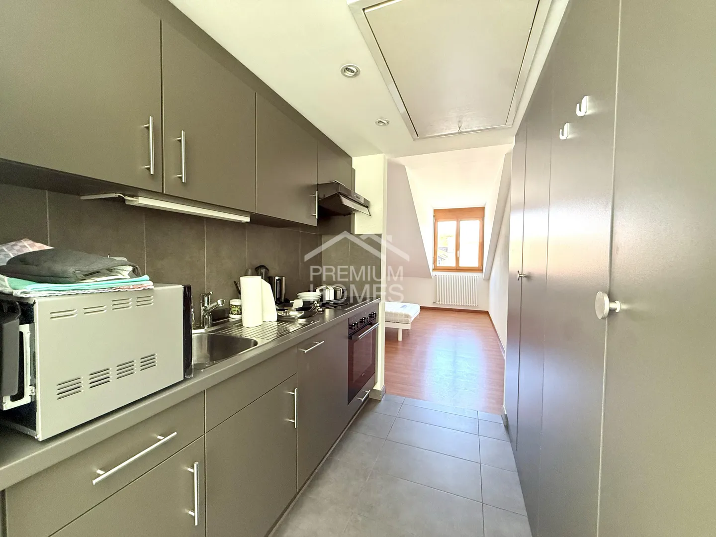 Yield building with 6 apartments and a commercial space - Photo 4 of 7