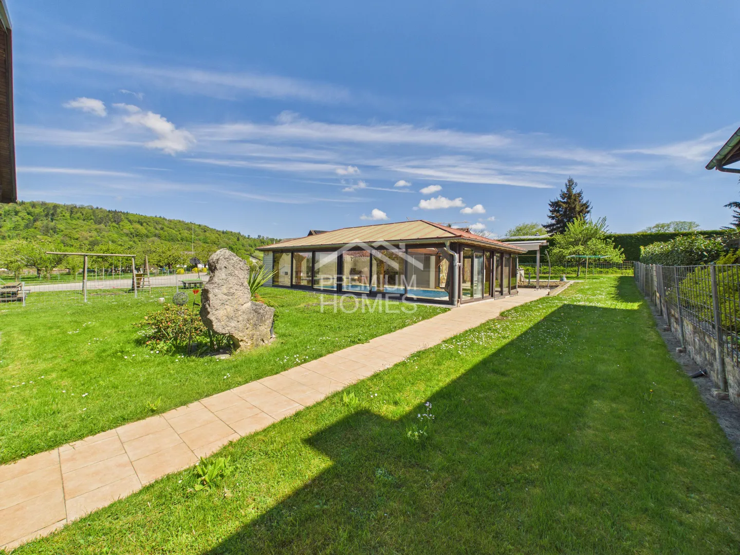 Maison paisible avec piscine - Photo 2 sur 10