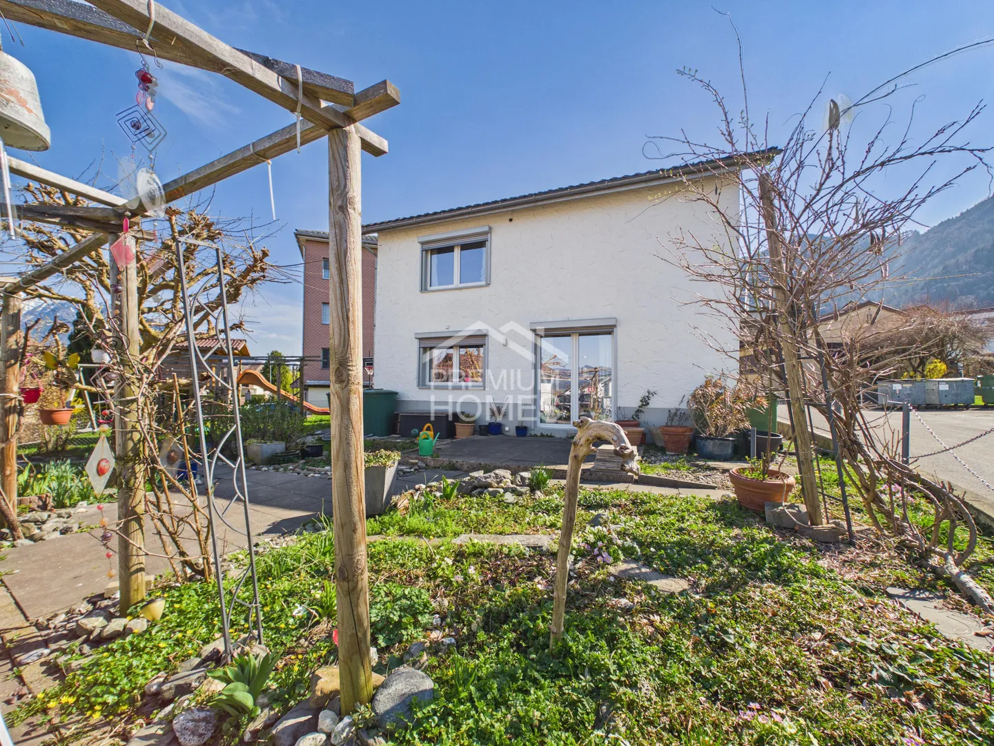 Charmantes Einfamilienhaus mit Garten - Foto 2 von 10