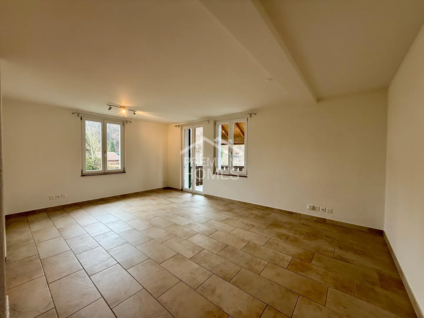 Charming Apartment in the Center - Photo 5 of 13