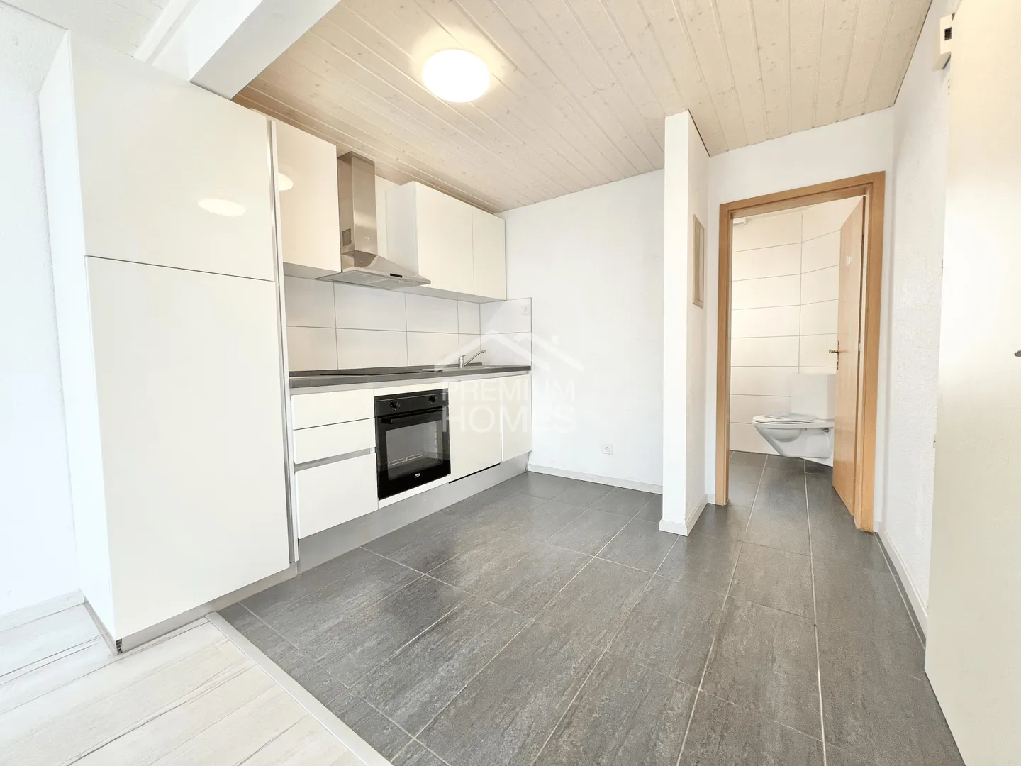 Renovated apartment in a central location - Photo 2 of 6
