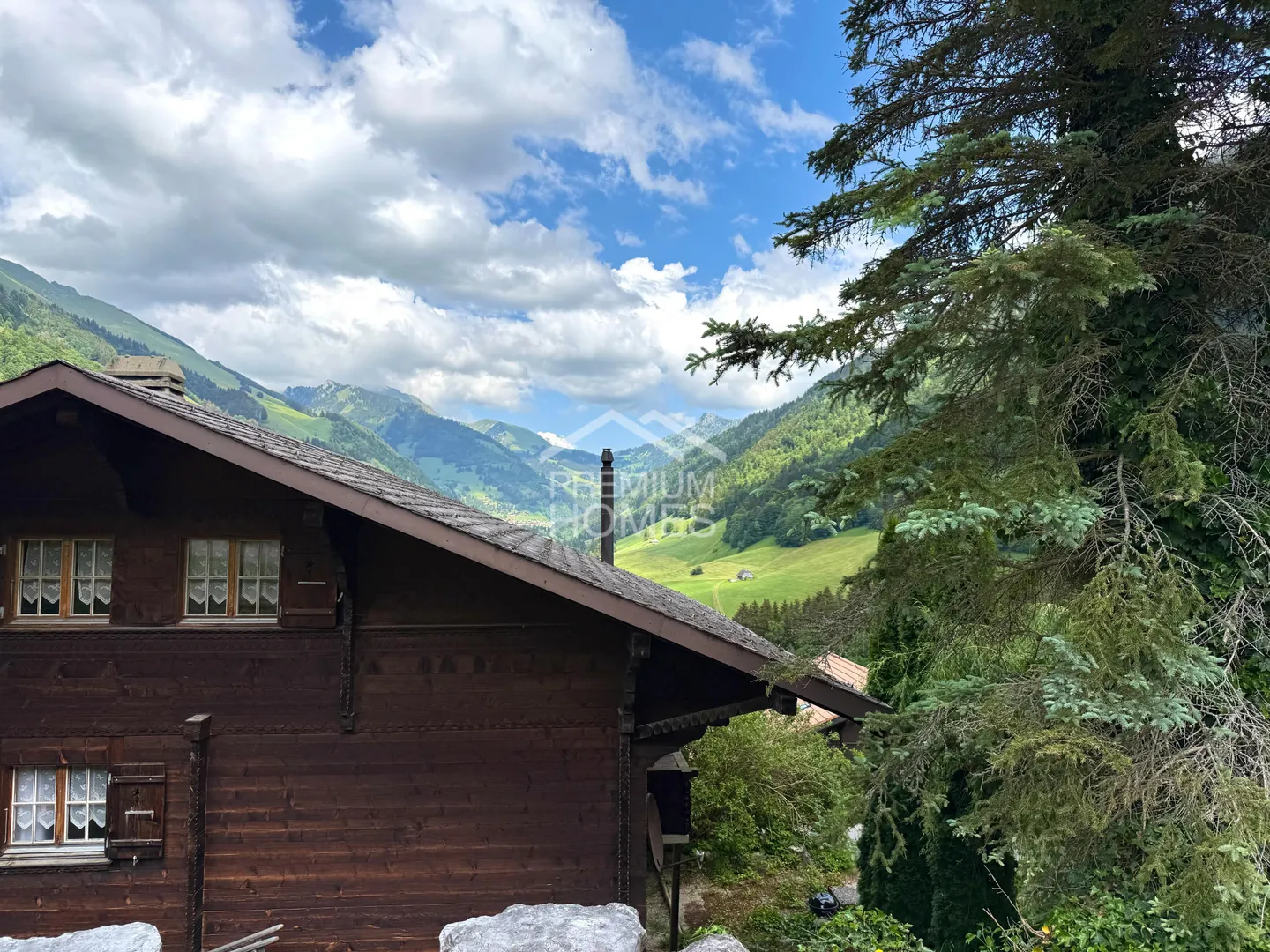 Charming Vacation Apartment with View - Photo 1 of 8