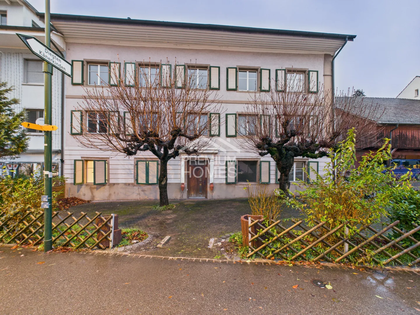 Mehrfamilienhaus in Buckten mit riesigem Ausbaupotenzial  - Foto 2 von 9
