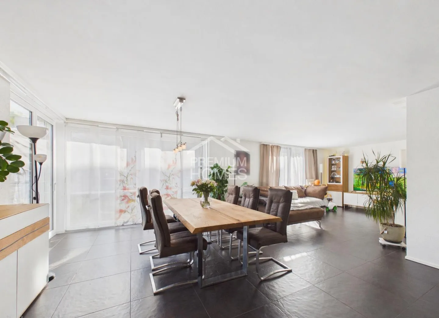 Moderne Familienhaus mit Balkon - Foto 3 von 12