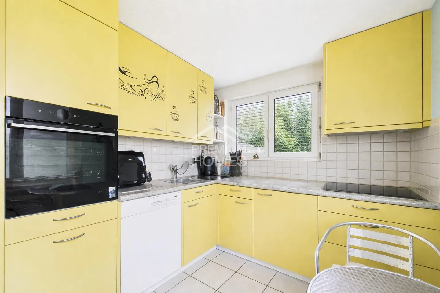 Charming Home in Prime Location - Photo 5 of 9