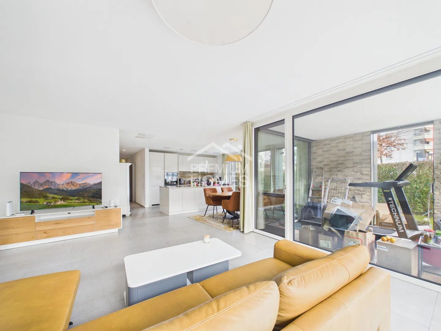 Modern Family Home in Bülach - Photo 2 of 11