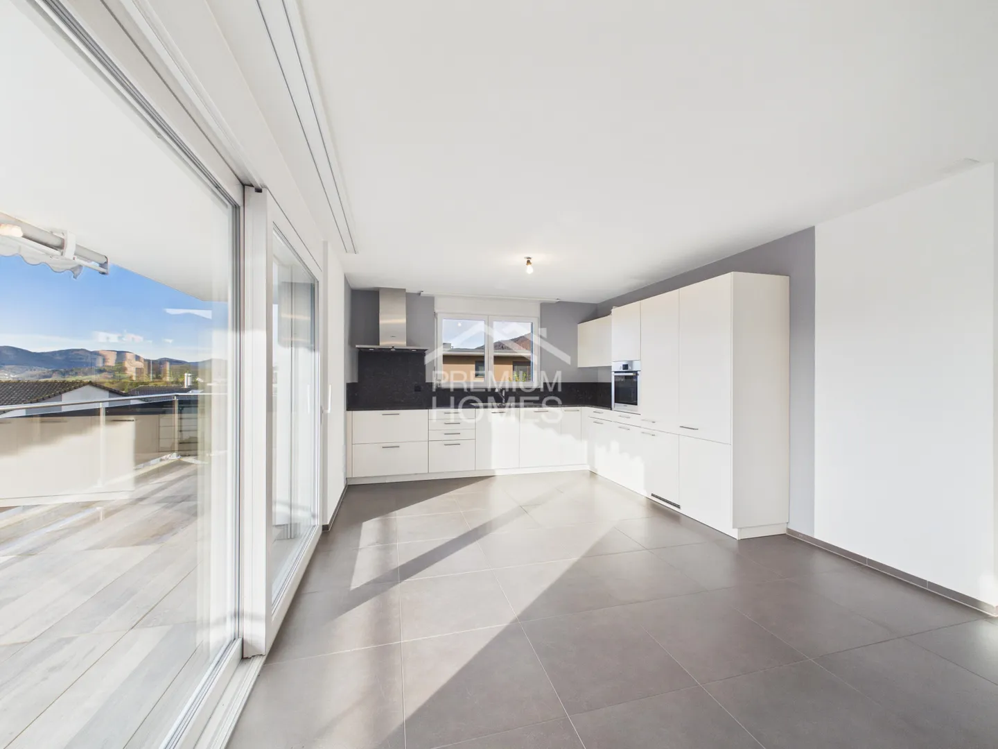 Penthouse with breathtaking view of Delémont and the mountains - Photo 5 of 10