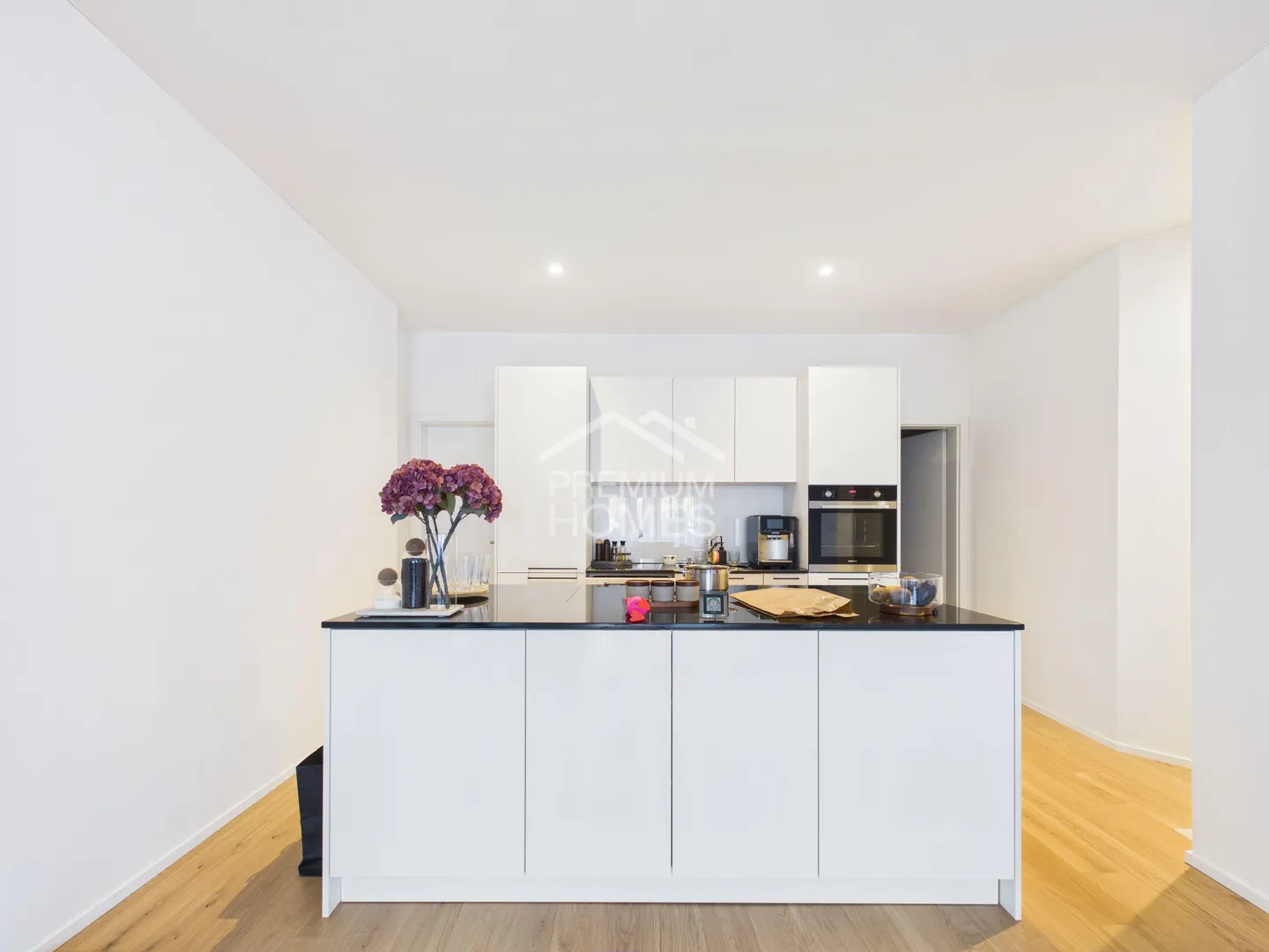 Investment property with sustainable returns - Photo 3 of 10