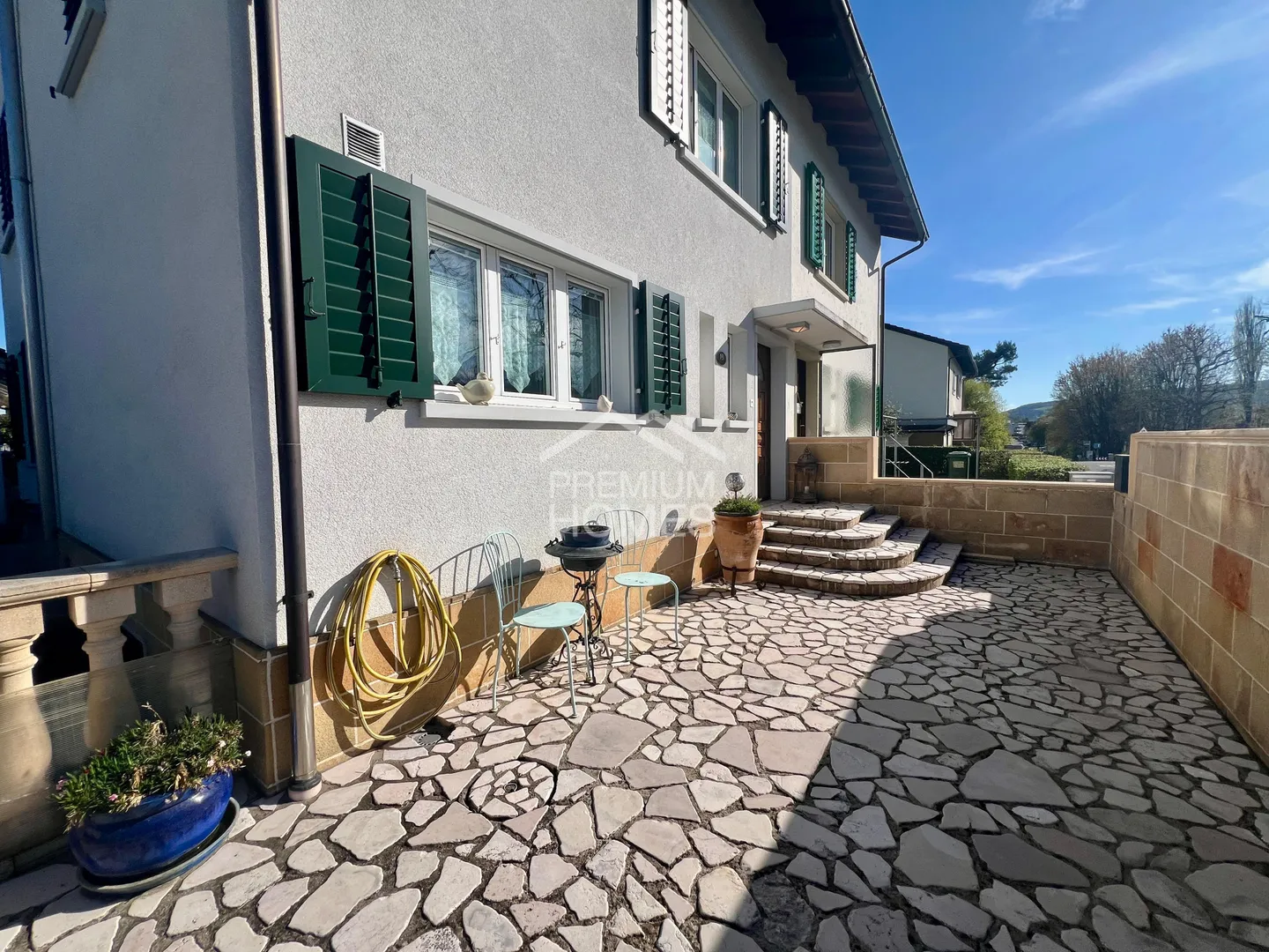 Charmante maison jumelée avec jardin ensoleillé, double garage & A - Photo 4 sur 13