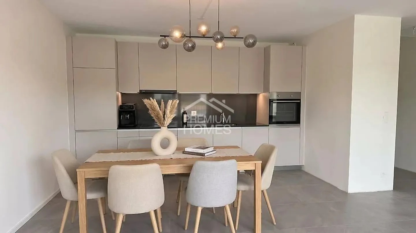 Appartamento Contemporaneo con Loggia - Foto 2 di 6