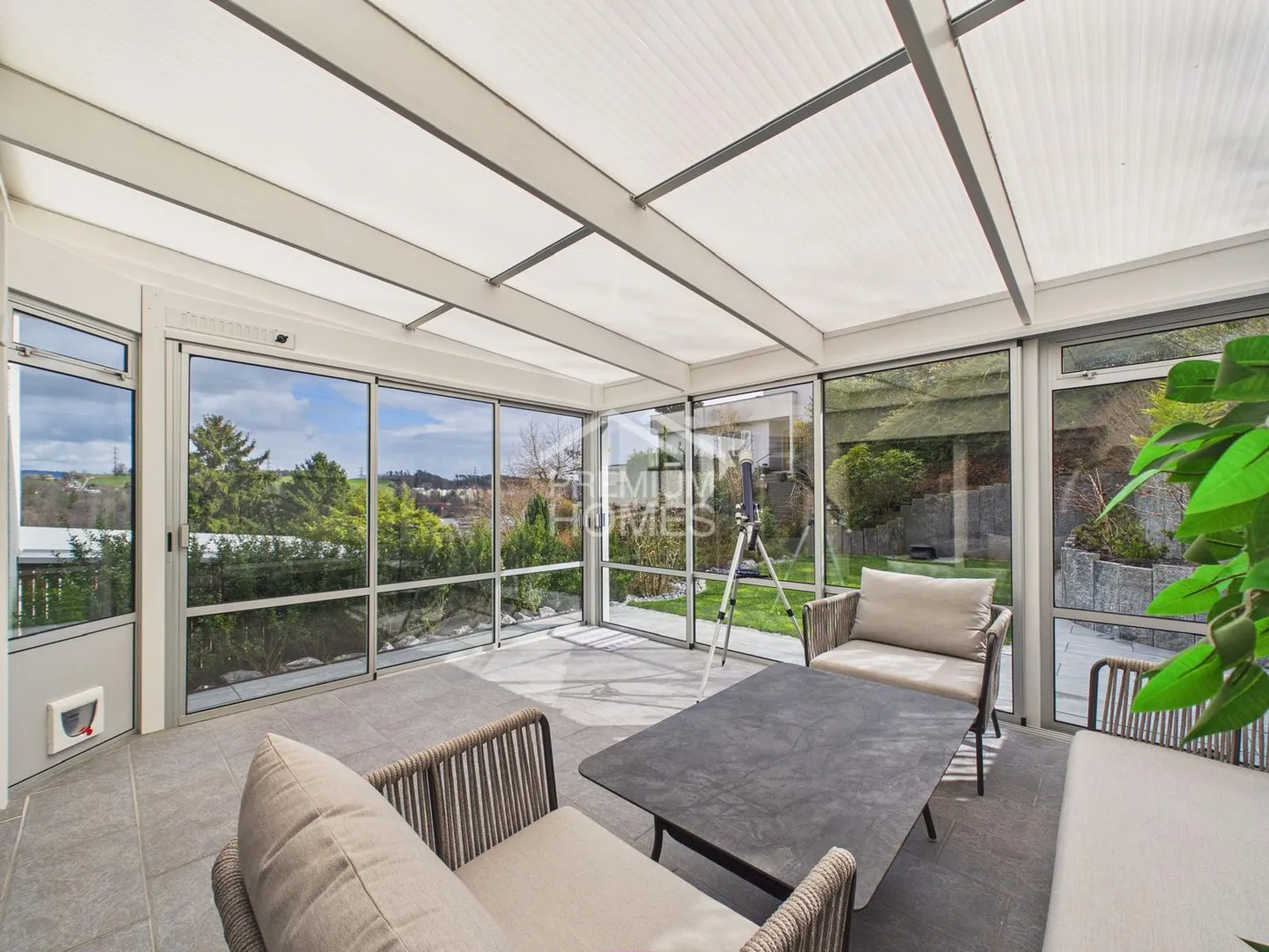 Casa familiare moderna con vista sulle Alpi - Foto 2 di 13