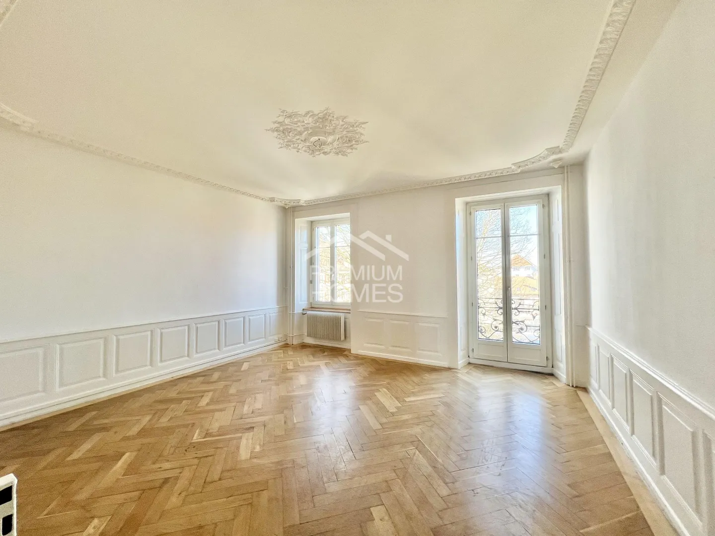 Jewel in the center of La Chaux-de-Fonds with excellent mortgage! - Photo 3 of 6