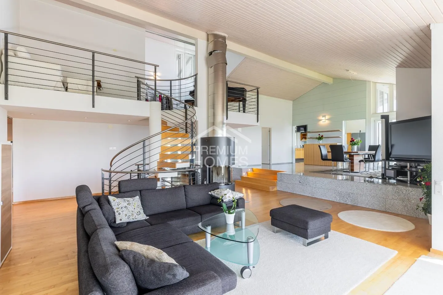 Unique villa with a view of Lake Sempach and the Central Swiss Alps - Photo 4 of 13