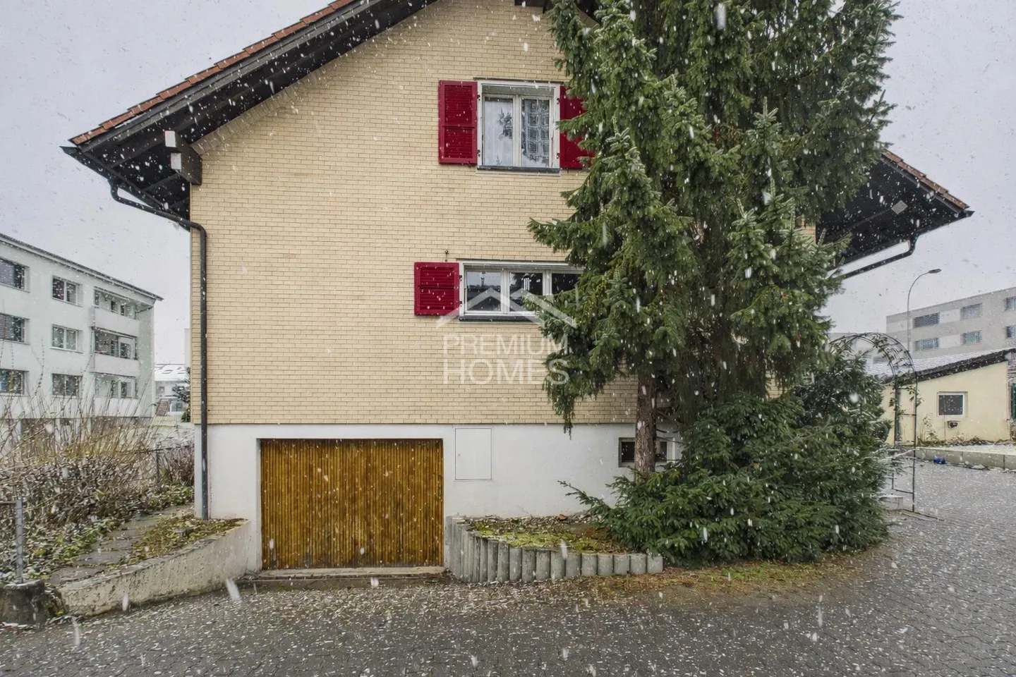 FAMILIENLEBEN MIT HERZ - IHR WOHNPARADIES - Photo 2 of 9