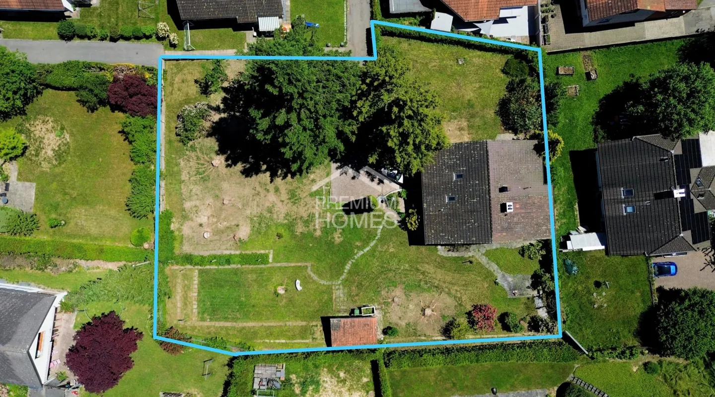 Two parcels, one opportunity: single-family home + building land - Photo 1 of 13