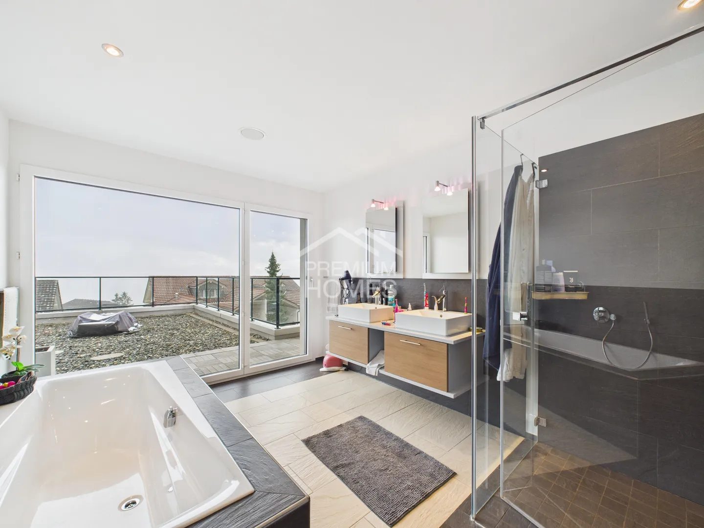 Architecture Meets Panorama: Living with Lake View - Photo 5 of 7