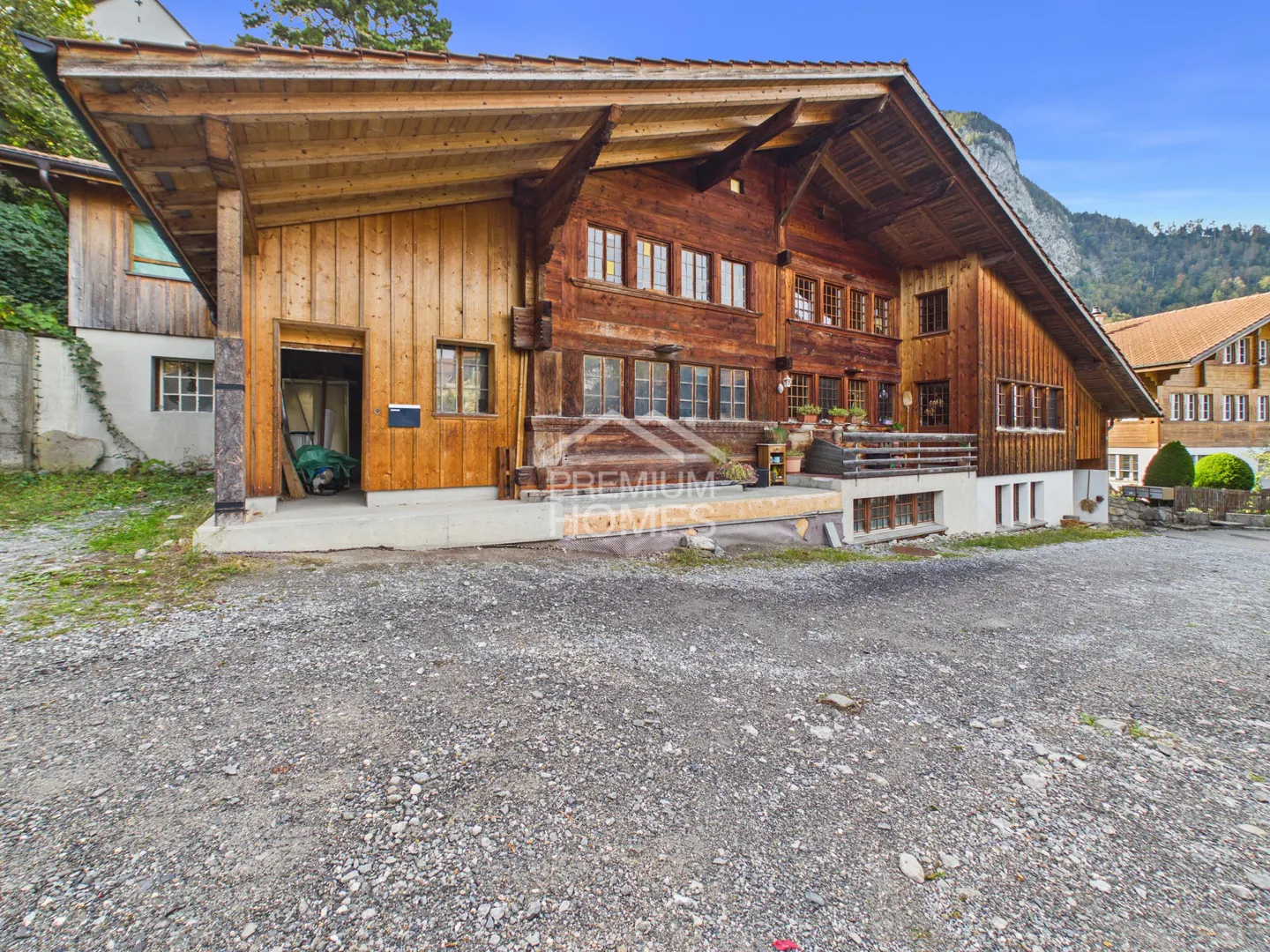 Mountain View in Wimmis: 2 Parcels, 3 Apartments plus Expansion - Photo 2 of 9