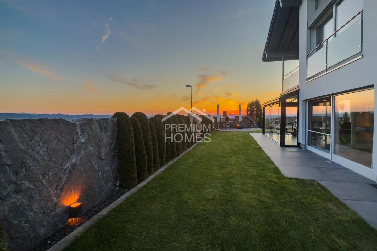 LOVE AT FIRST SIGHT - Photo 10 of 13