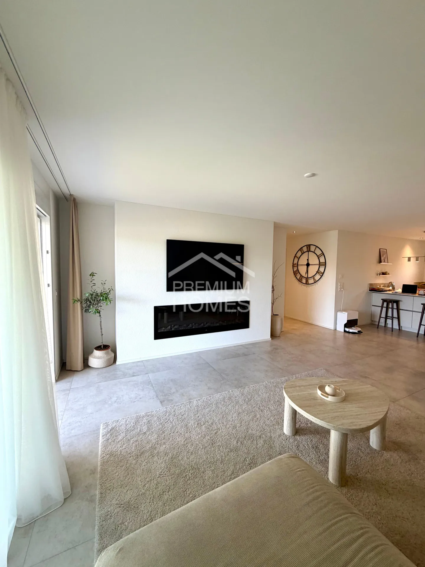 Modernes Apartment mit Balkon - Foto 2 von 13