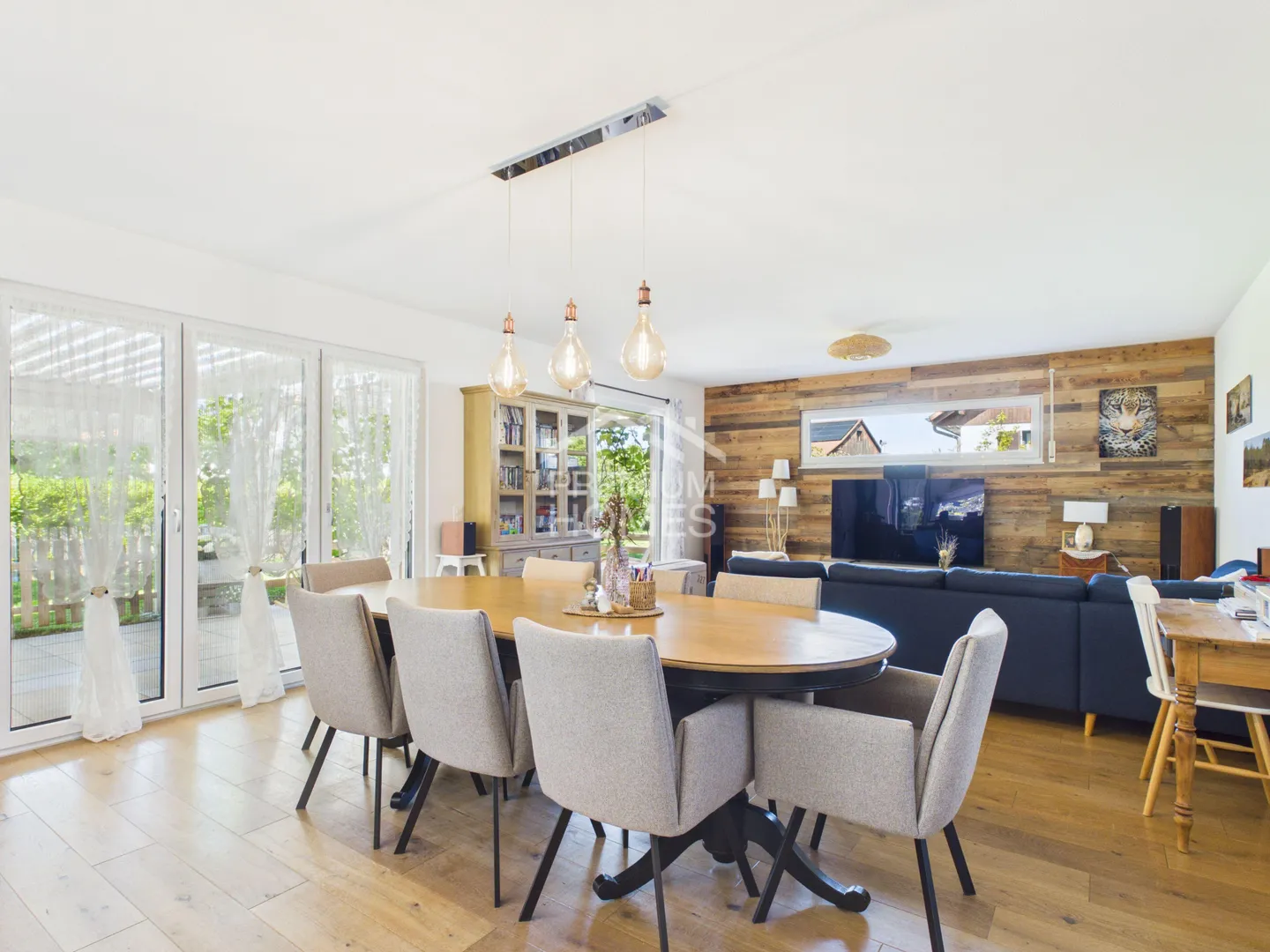 Villa familiale moderne avec grand jardin - Foto 2 von 11