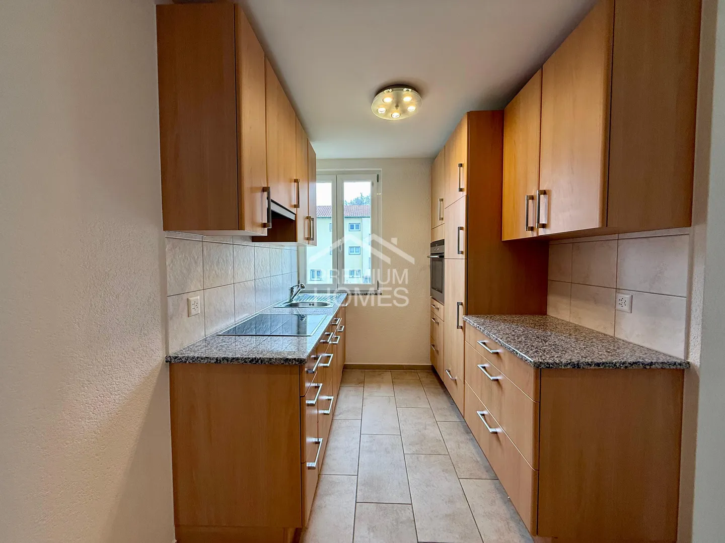 Charming Apartment in the Center - Photo 6 of 13