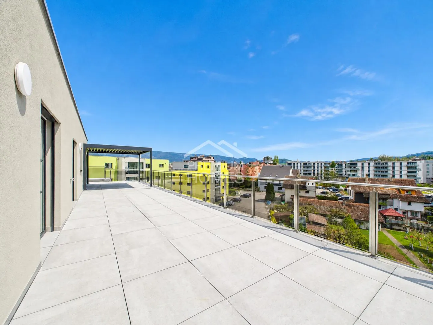 Zeitgenössische Eleganz und Panoramaterrasse in Delémont - Foto 1 von 8