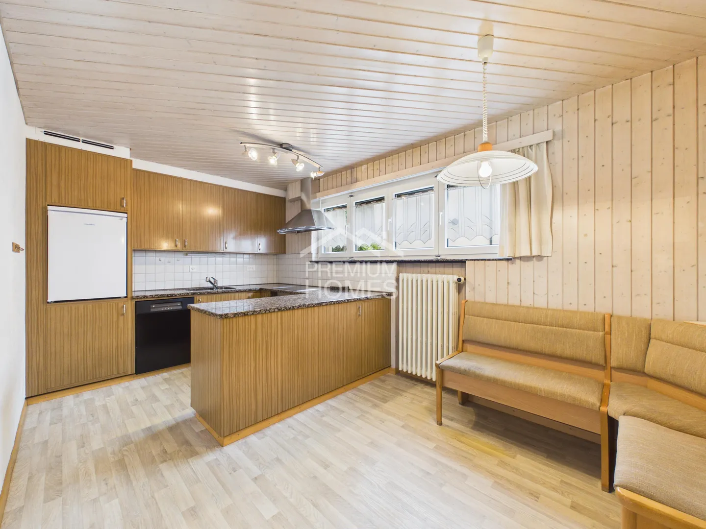 Emplacement ensoleillé de premier choix rencontre un grand potentiel - Photo 6 sur 11