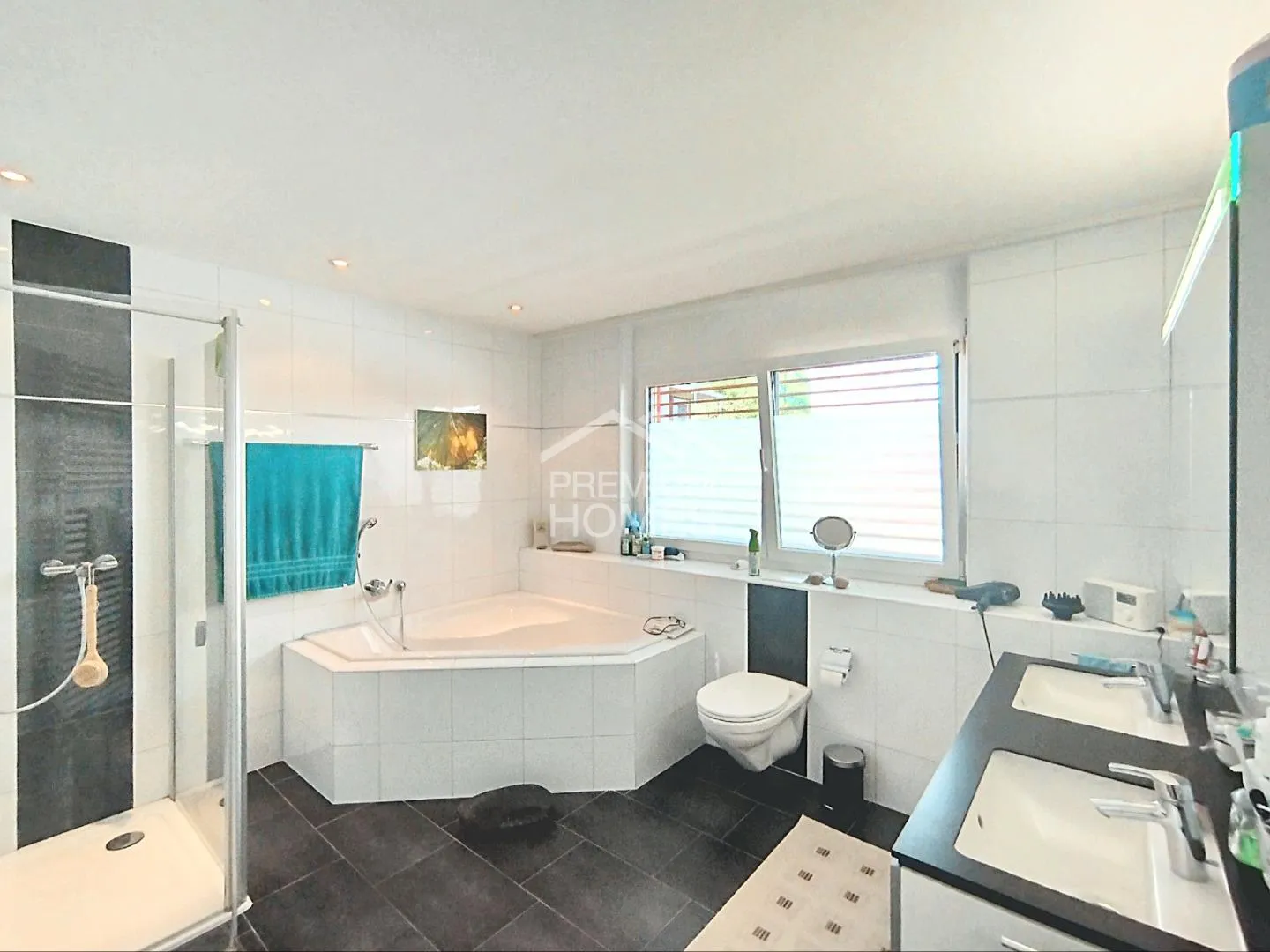 Sonnenstrahlen und Bergblick: Ihre exklusive Wohlfühloase - Photo 5 sur 8