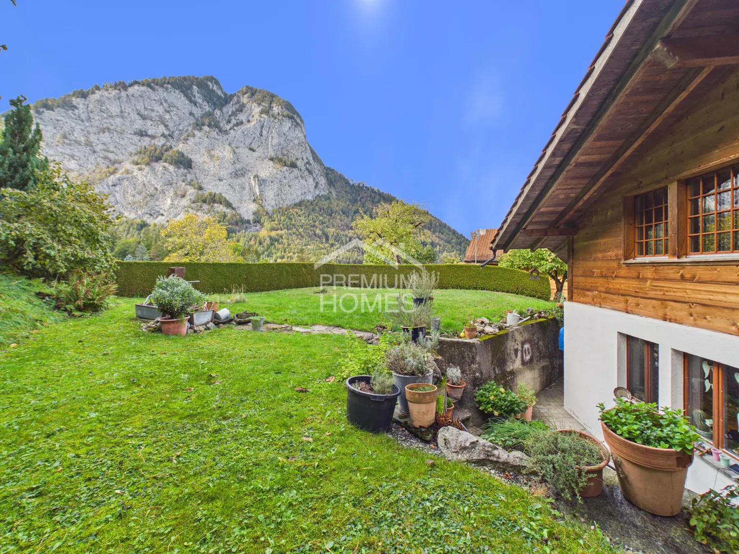 Mountain View in Wimmis: 2 Parcels, 3 Apartments plus Expansion - Photo 1 of 9
